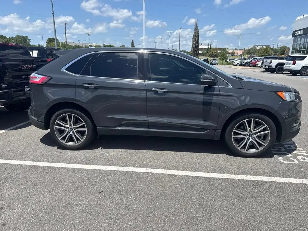 2021 Ford Edge Titanium AWD photo 3