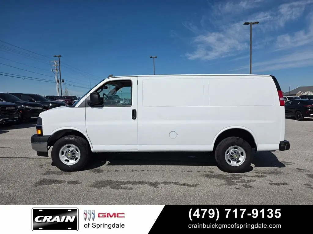 2024 Chevrolet Express 3500 Work Van HD photo 4