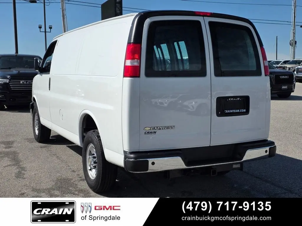 2024 Chevrolet Express 3500 Work Van HD photo 5