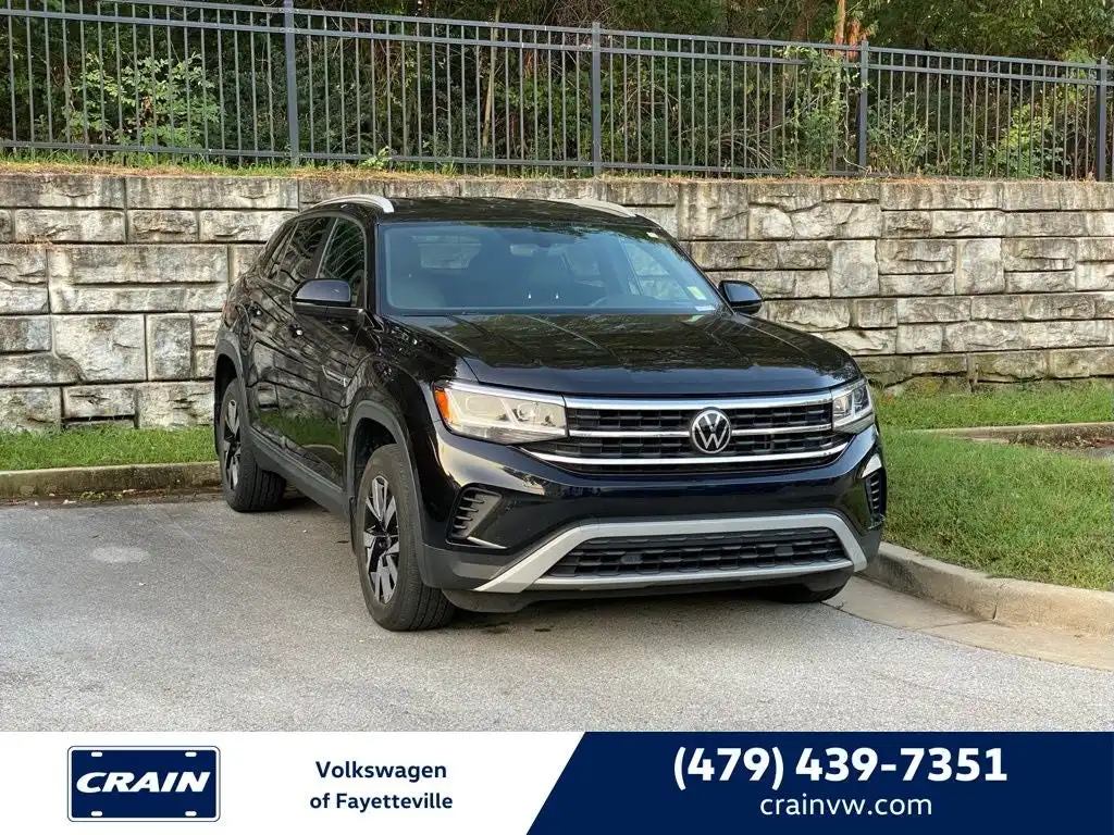 2022 Volkswagen Atlas Cross Sport 2.0T SE's photo
