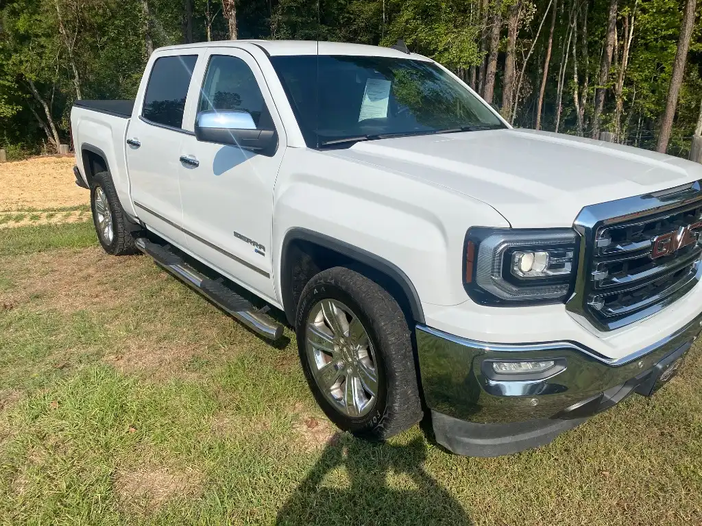 2017 GMC Sierra SLT 2WD Crew Cab Short Box's photo