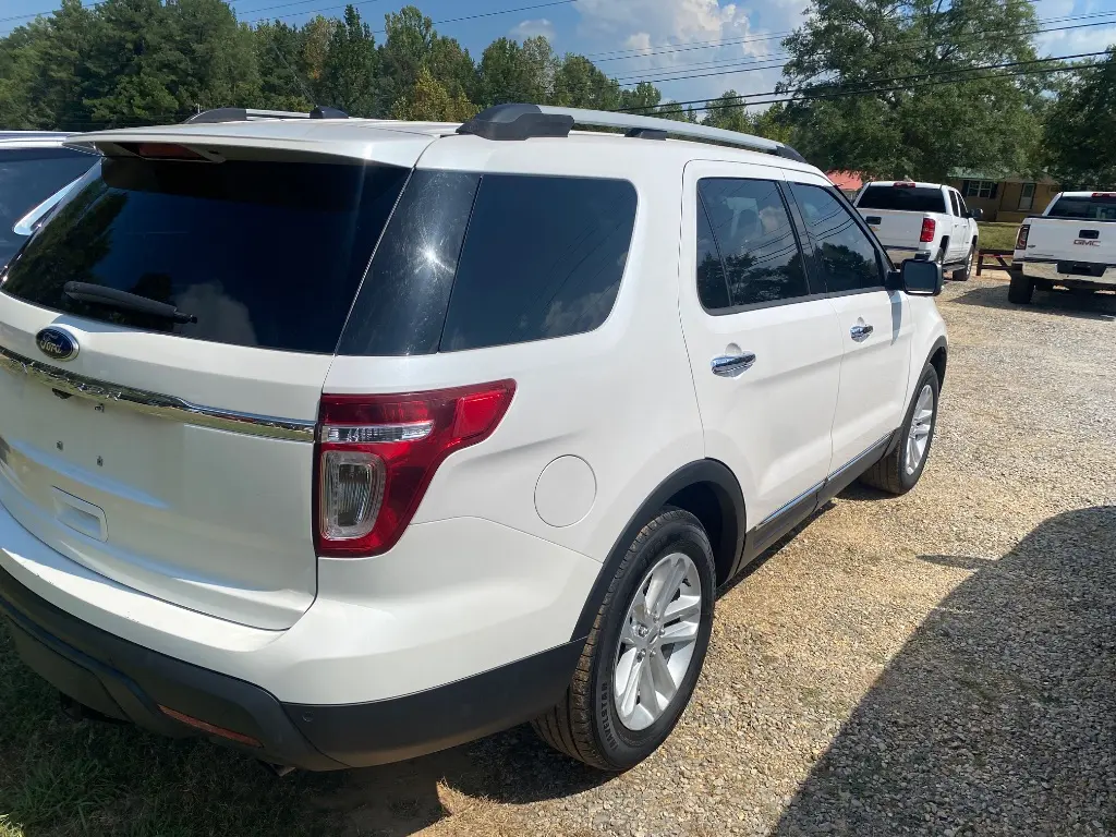 2012 Ford Explorer XLT photo 4