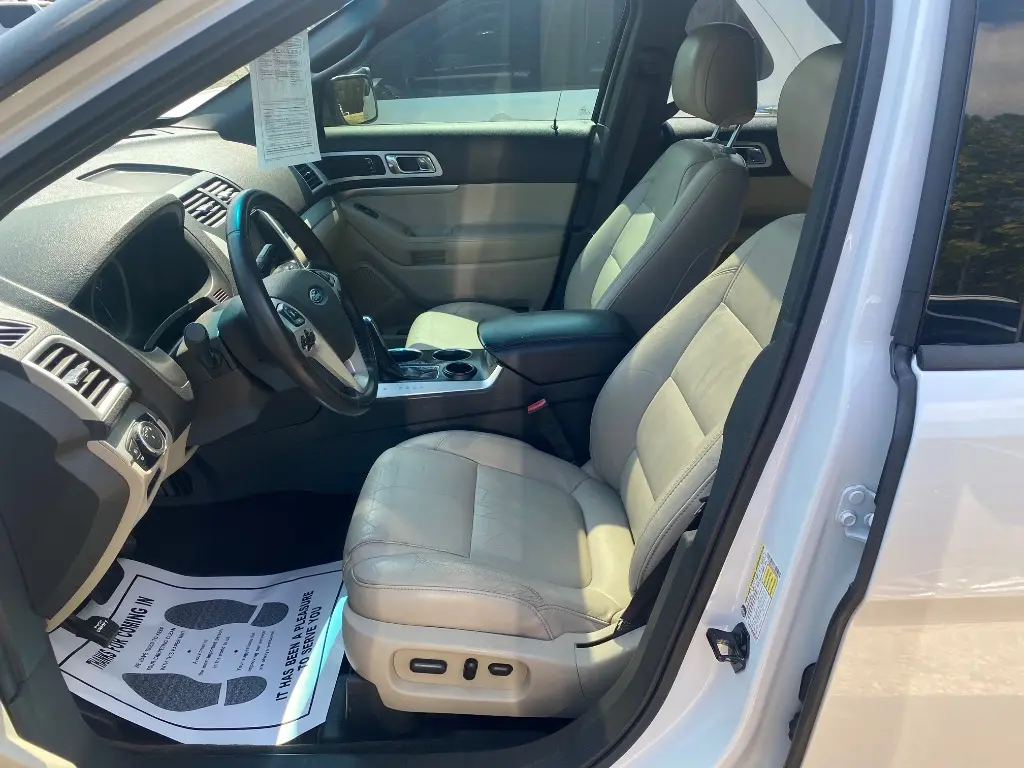 2012 Ford Explorer XLT photo 5