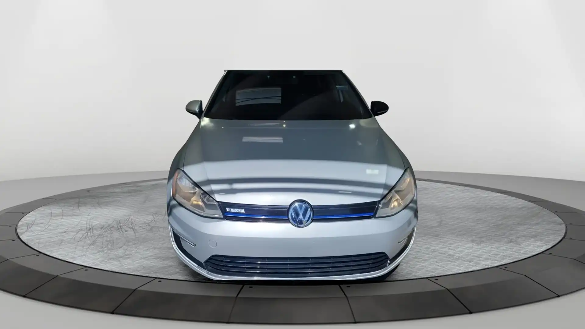 2016 Volkswagen e-Golf e-Golf SE's photo