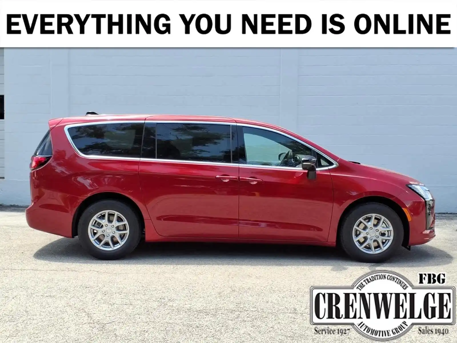 2027 Chrysler Pacifica Select's photo