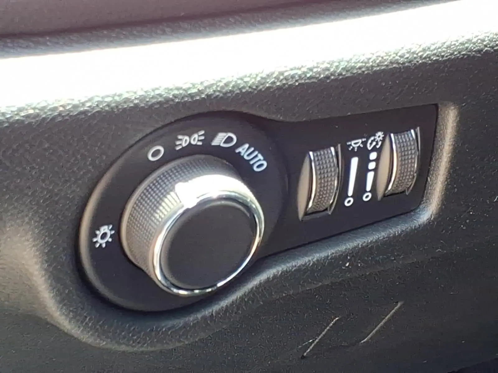 2027 Chrysler Pacifica Select photo 5