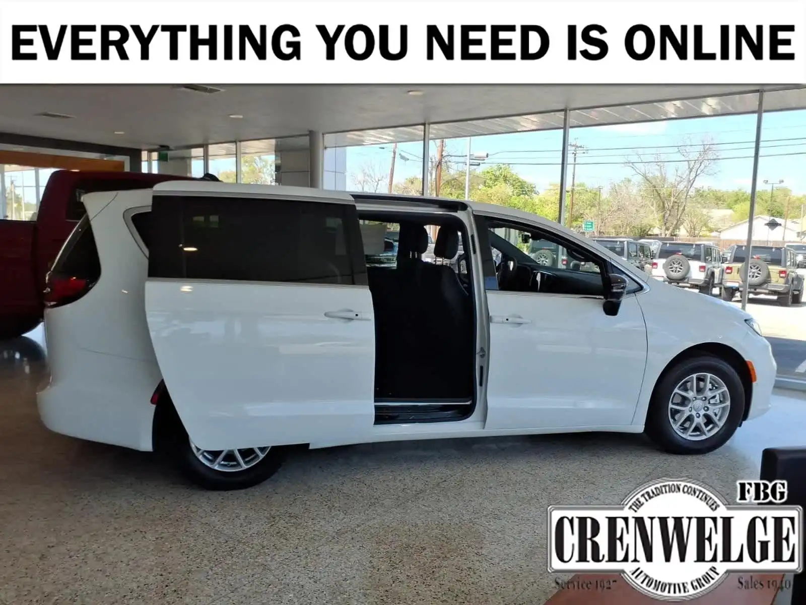 2026 Chrysler Pacifica Select's photo