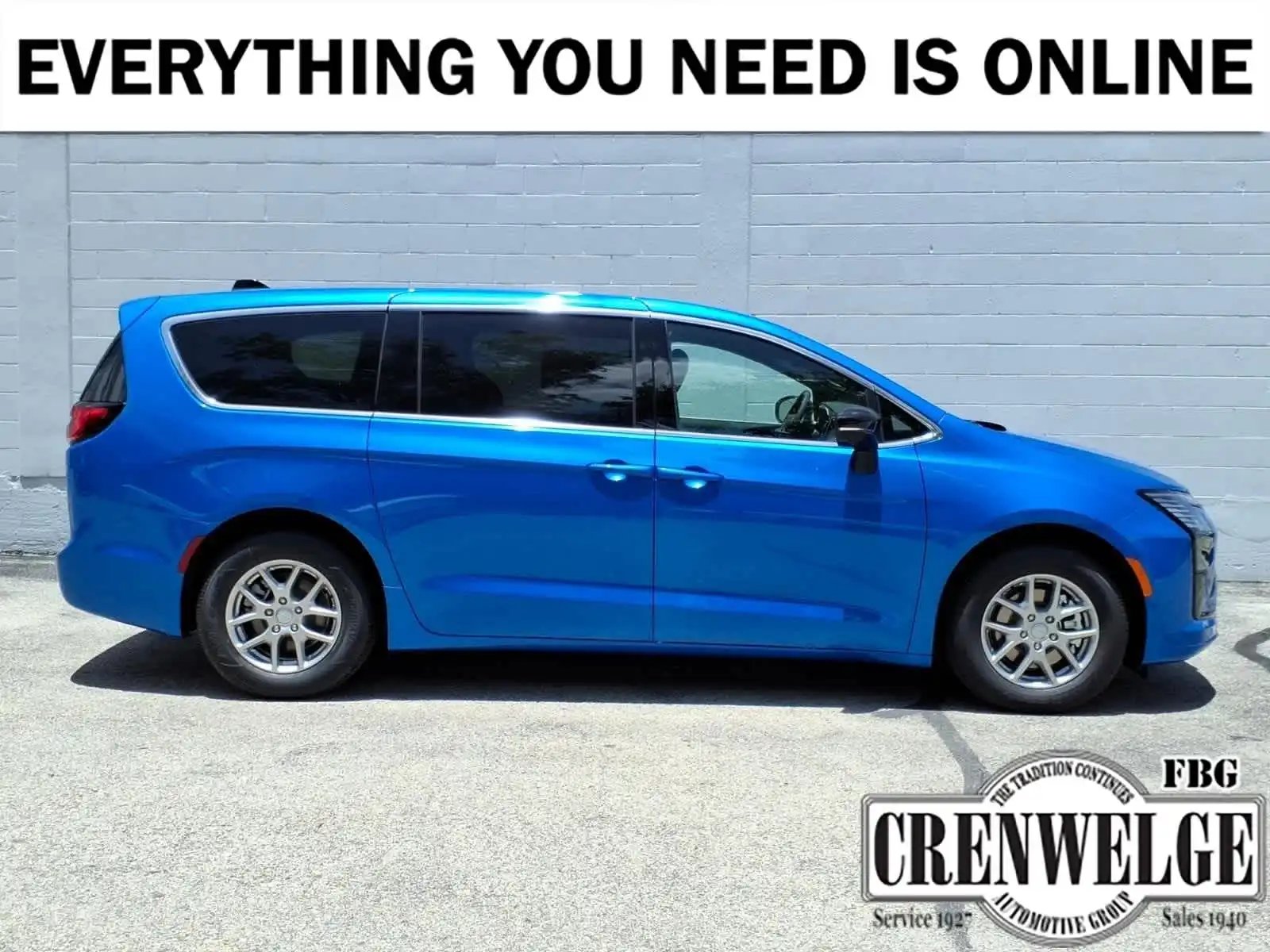 2027 Chrysler Pacifica Select's photo