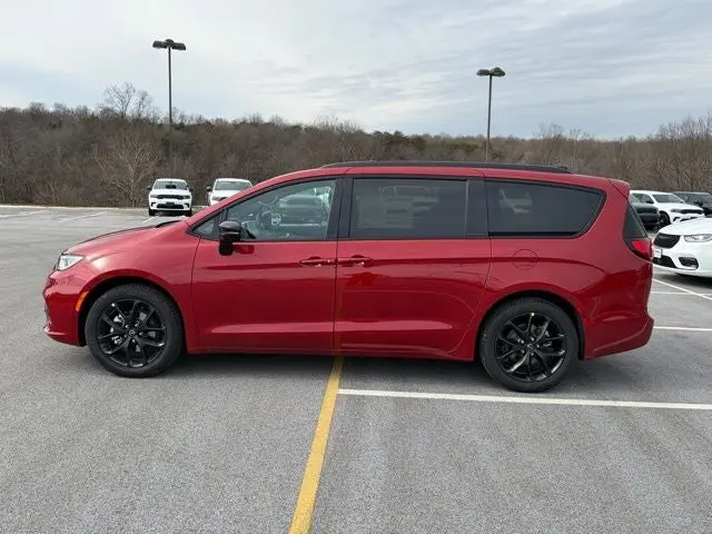2026 Chrysler Pacifica Select photo 4