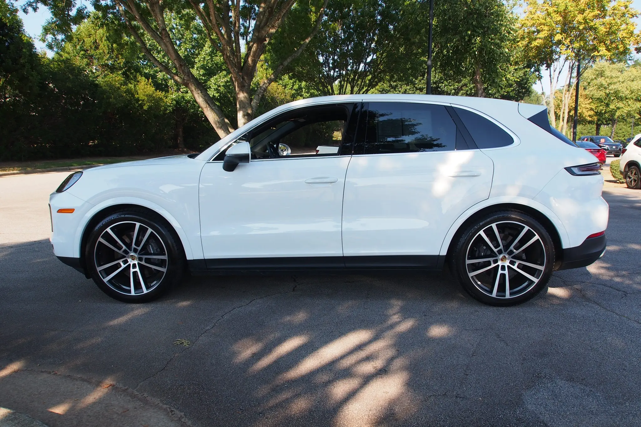 2024 Porsche Cayenne Base photo 4