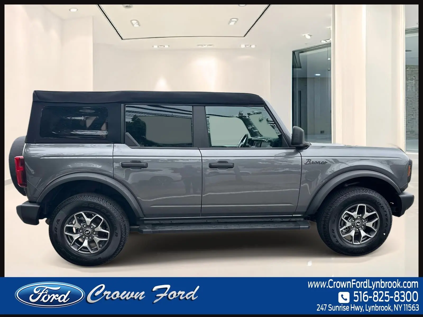 2023 Ford Bronco Base 4x4 photo 5