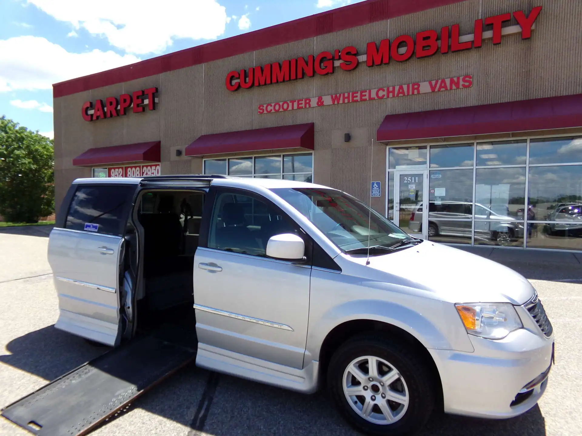 2011 Chrysler Town & Country Touring's photo