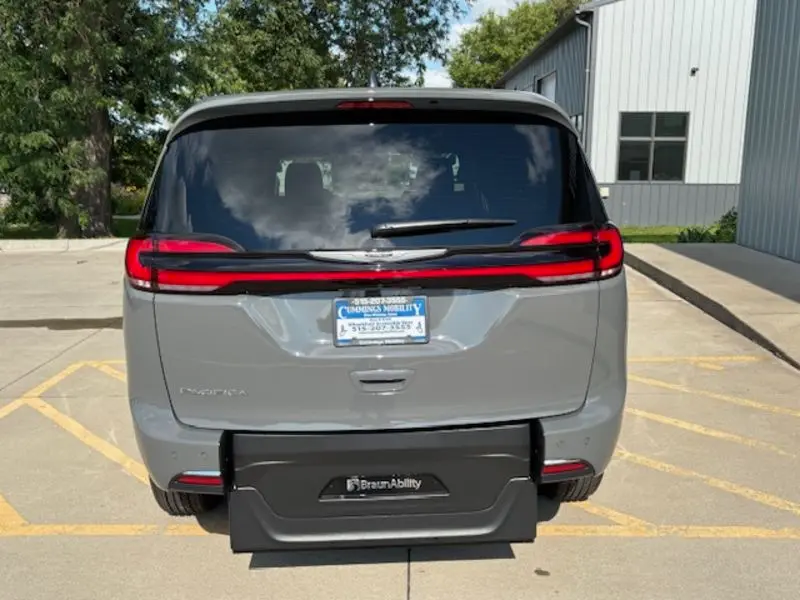 2025 Chrysler Pacifica Select photo 5