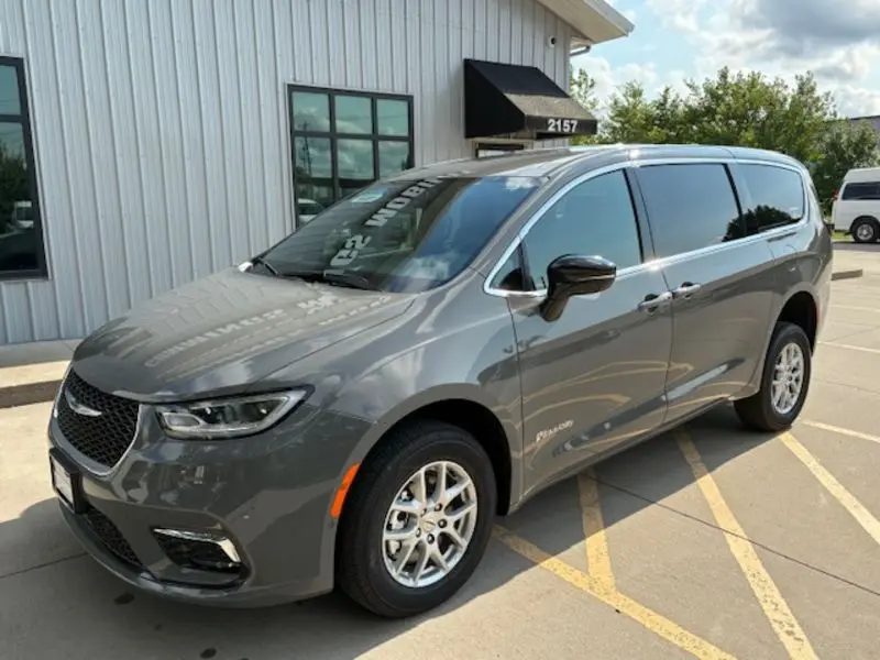 2025 Chrysler Pacifica Select photo 4