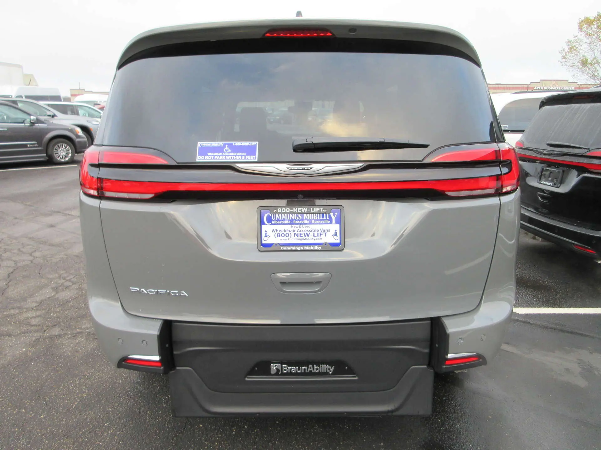 2025 Chrysler Pacifica Select photo 5