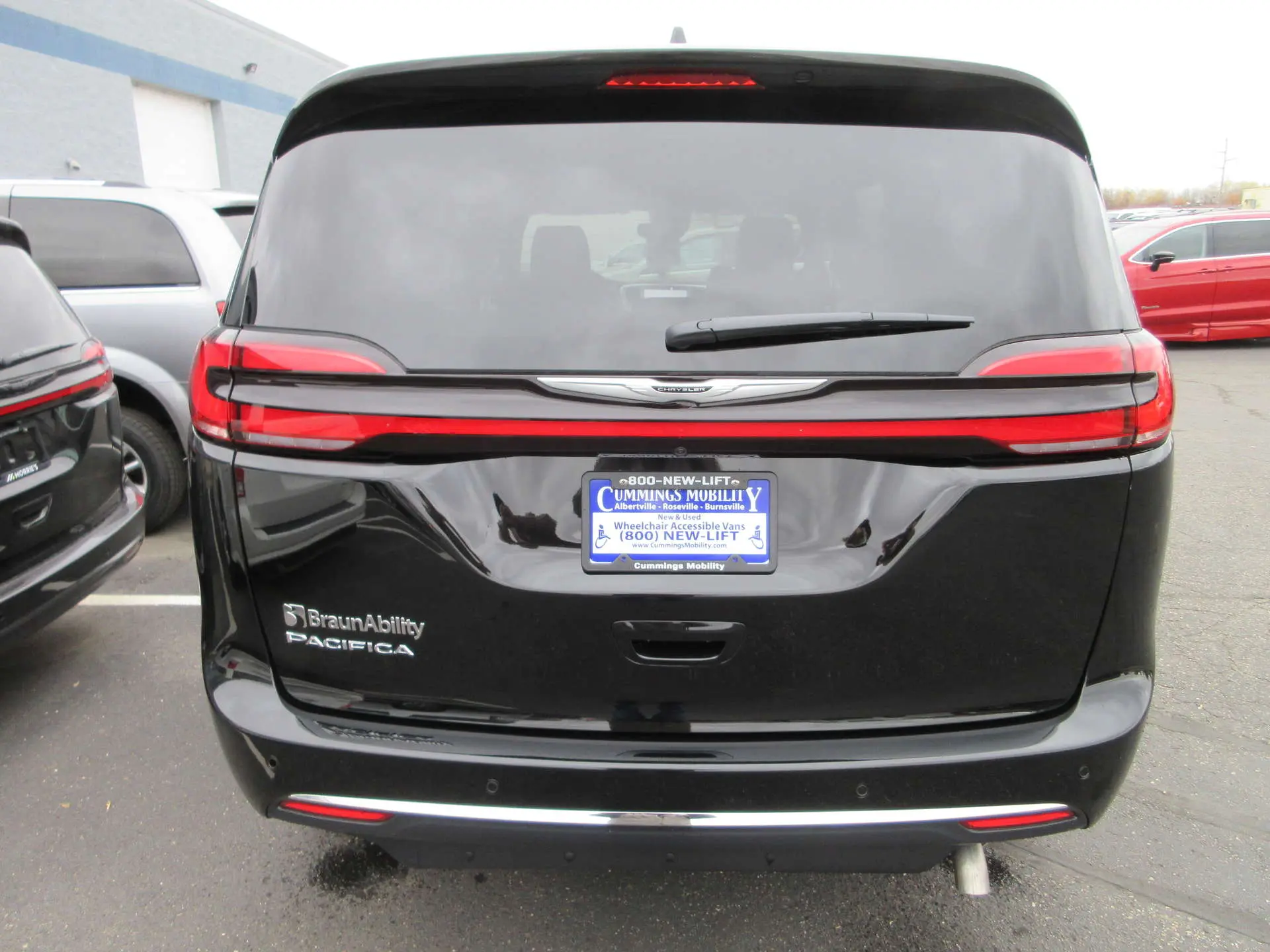 2025 Chrysler Pacifica Select photo 5