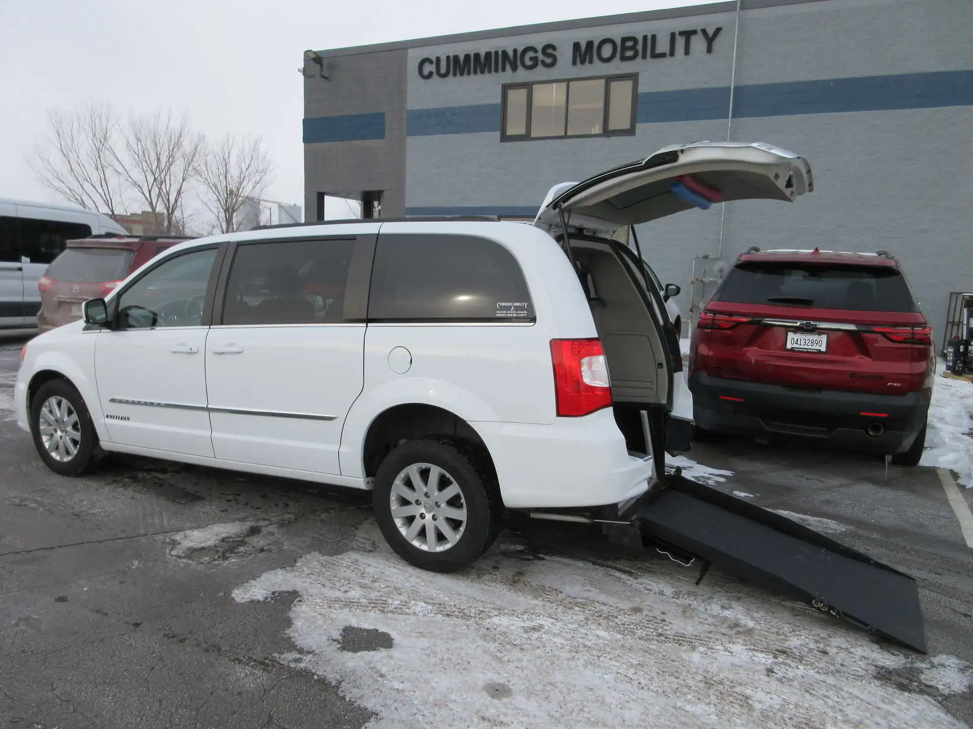 2016 Chrysler Town & Country Touring's photo