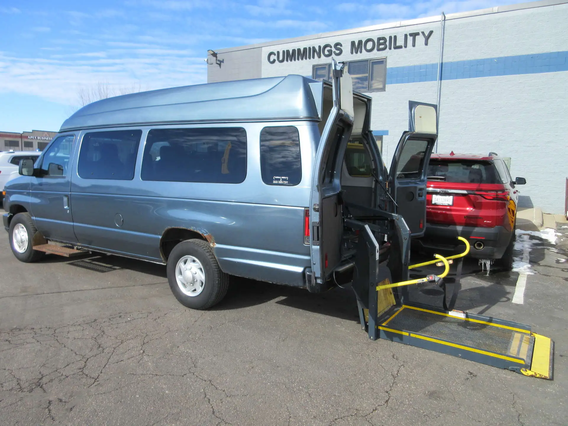 2012 Ford E-Series E-350 XLT Super Duty Extended photo 1
