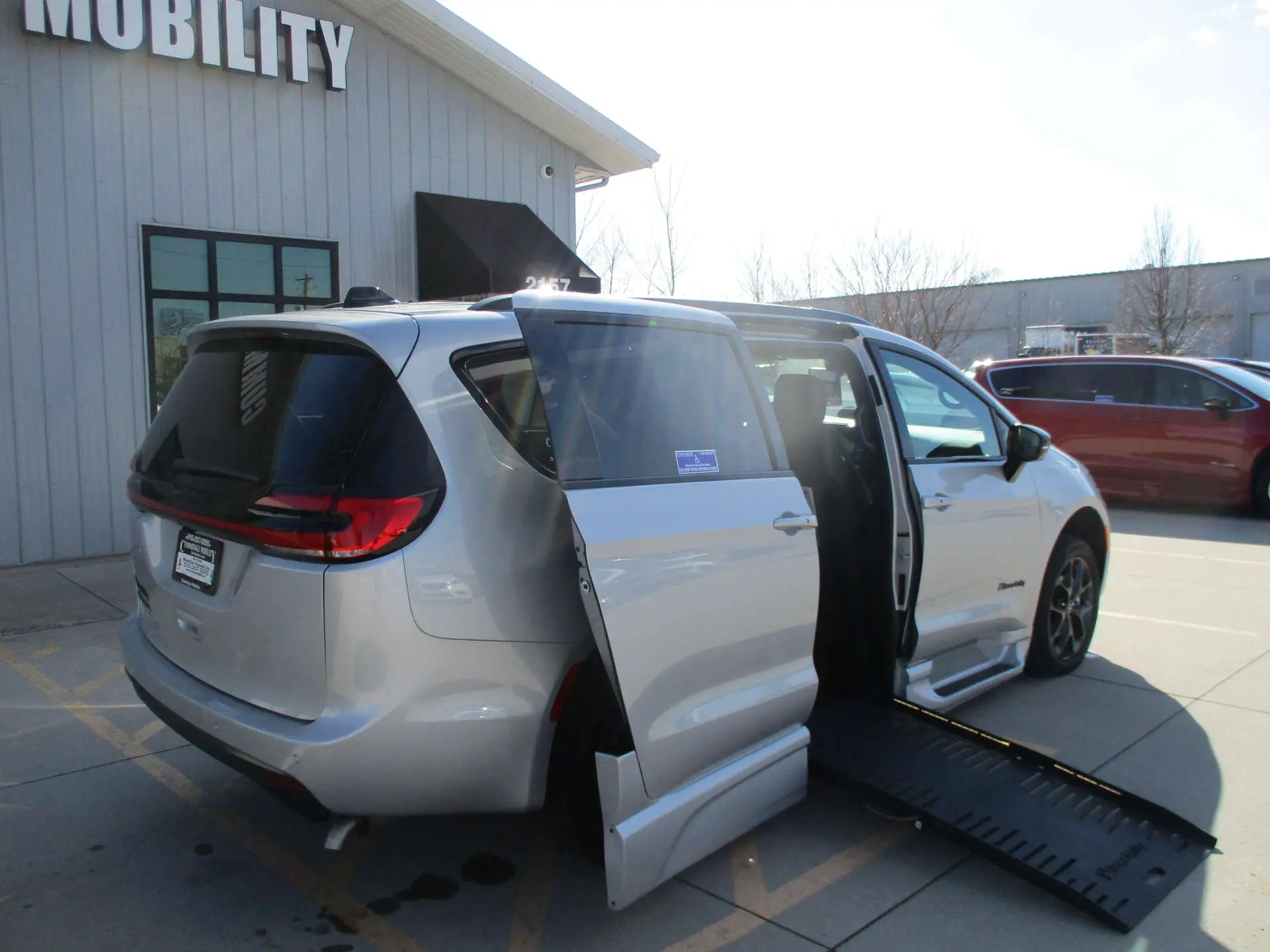 2026 Chrysler Pacifica Select photo 3