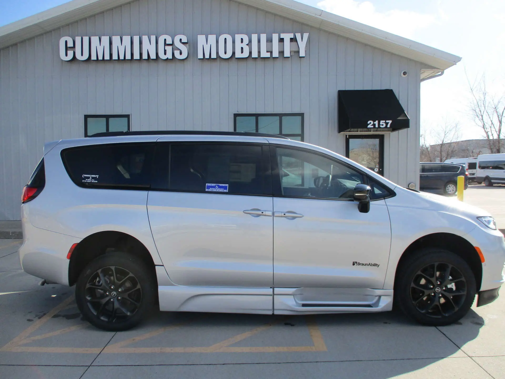 2026 Chrysler Pacifica Select photo 4