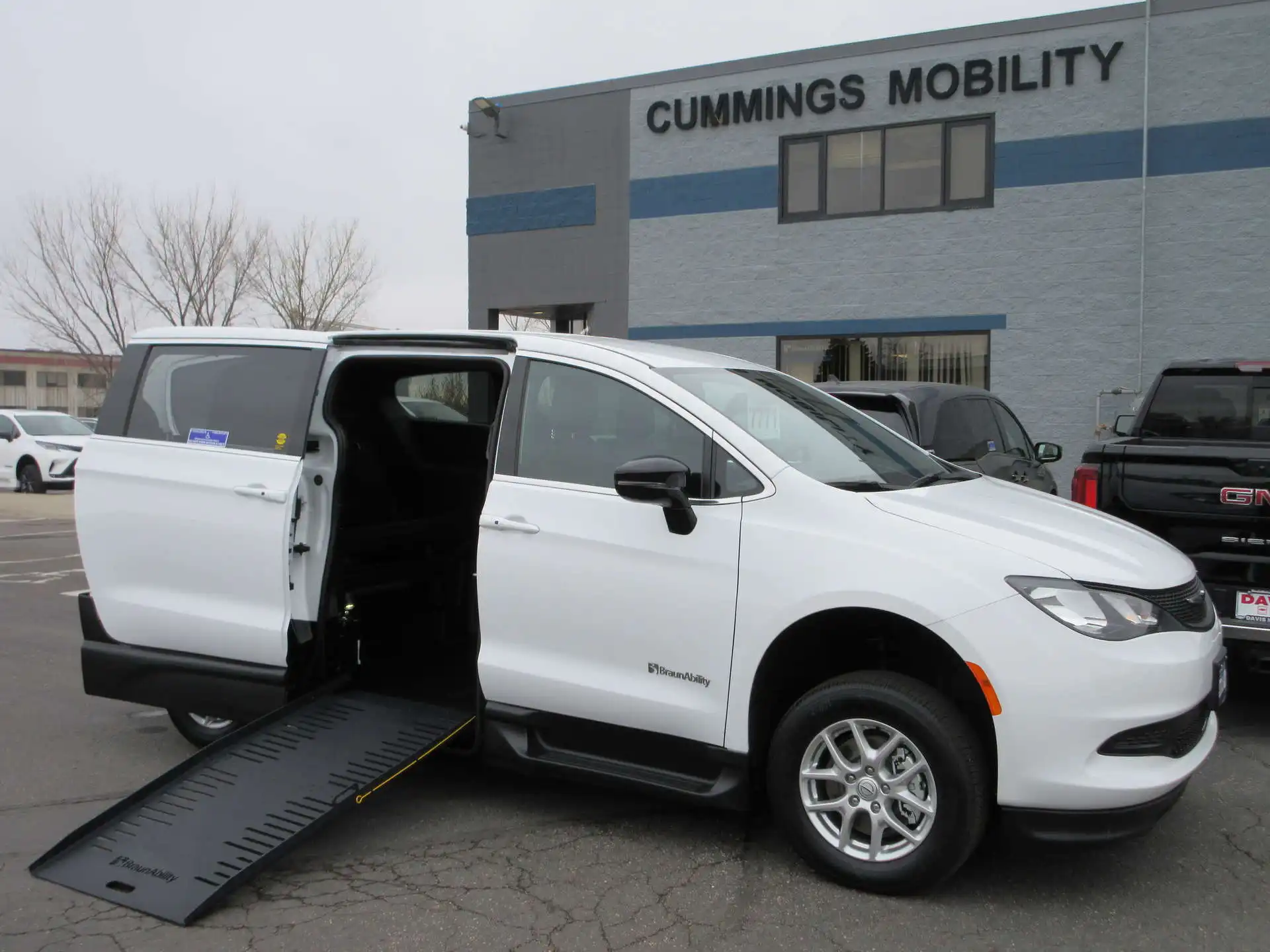 2025 Chrysler Voyager LX's photo