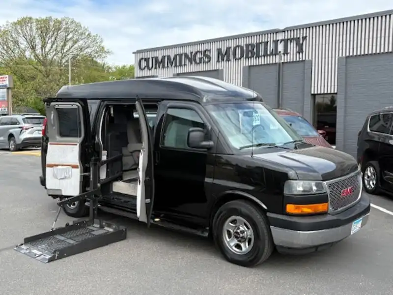 2004 GMC Savana 1500 SL AWD's photo