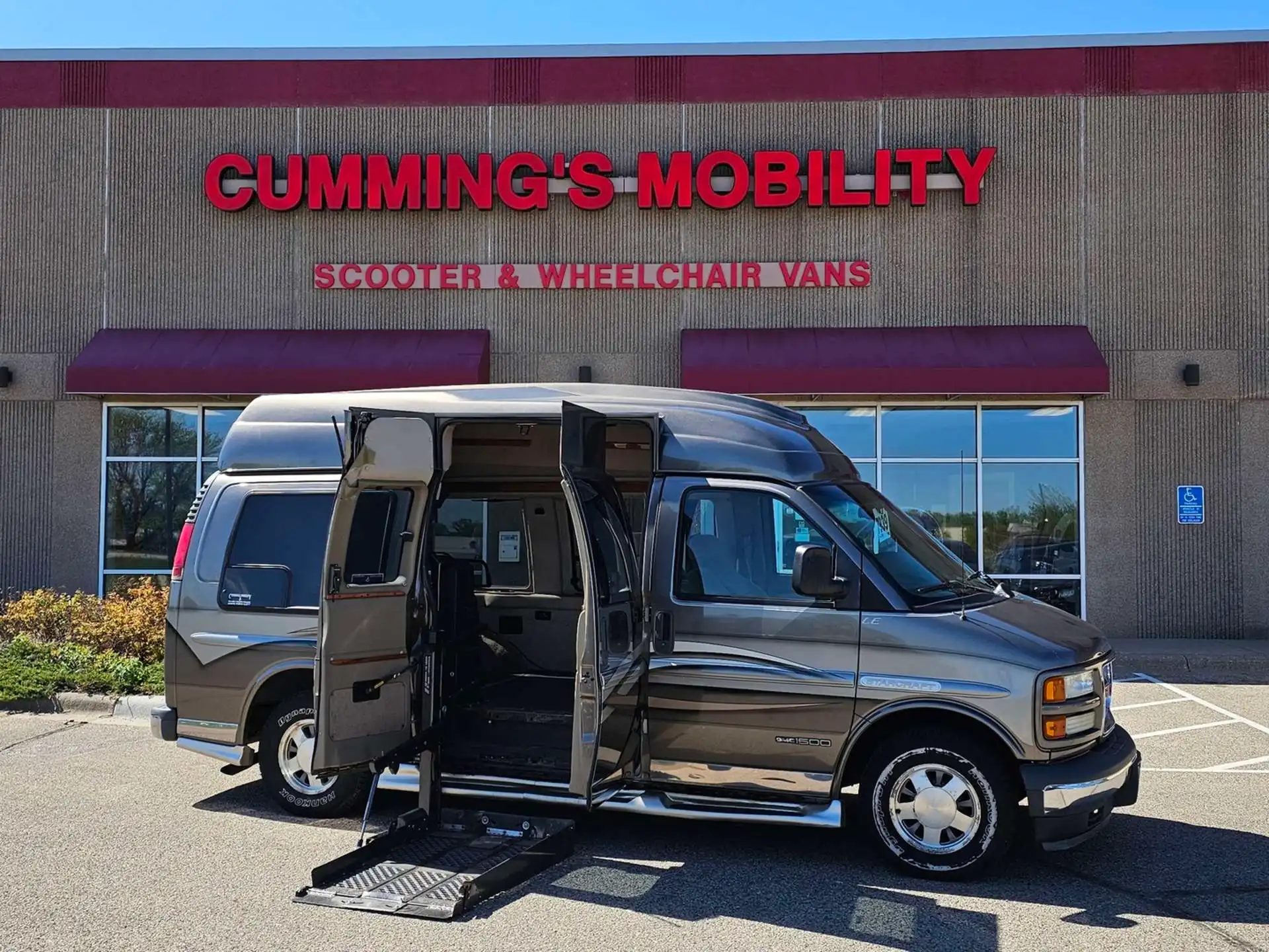 2002 GMC Savana's photo