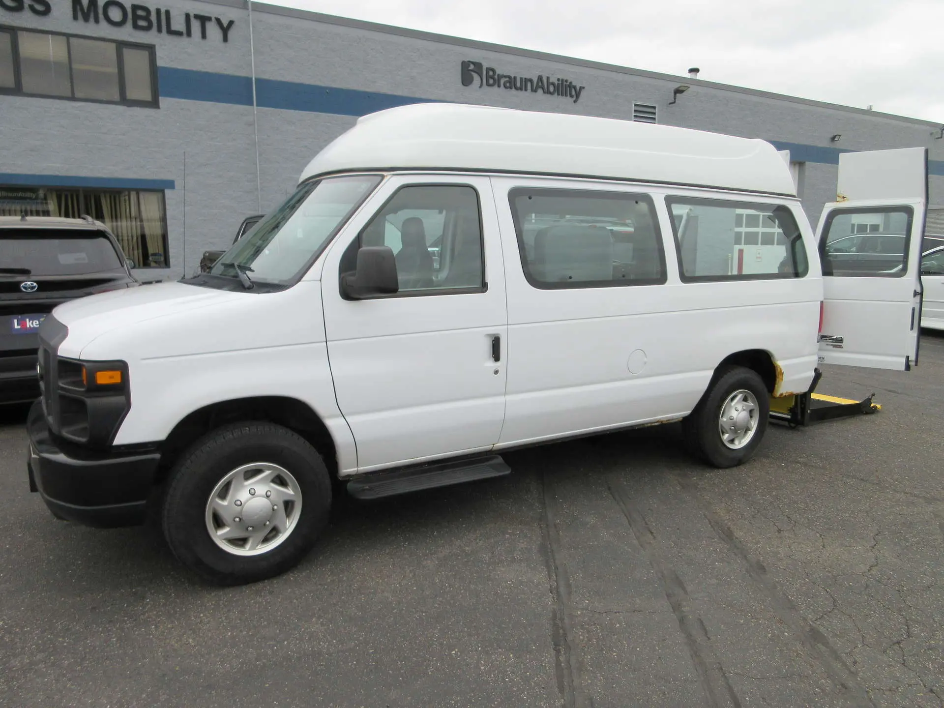 2013 Ford E-Series E-250 Van photo 3