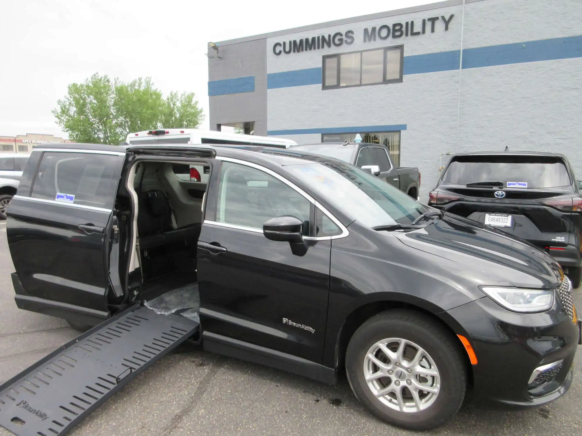 2023 Chrysler Pacifica Touring L's photo