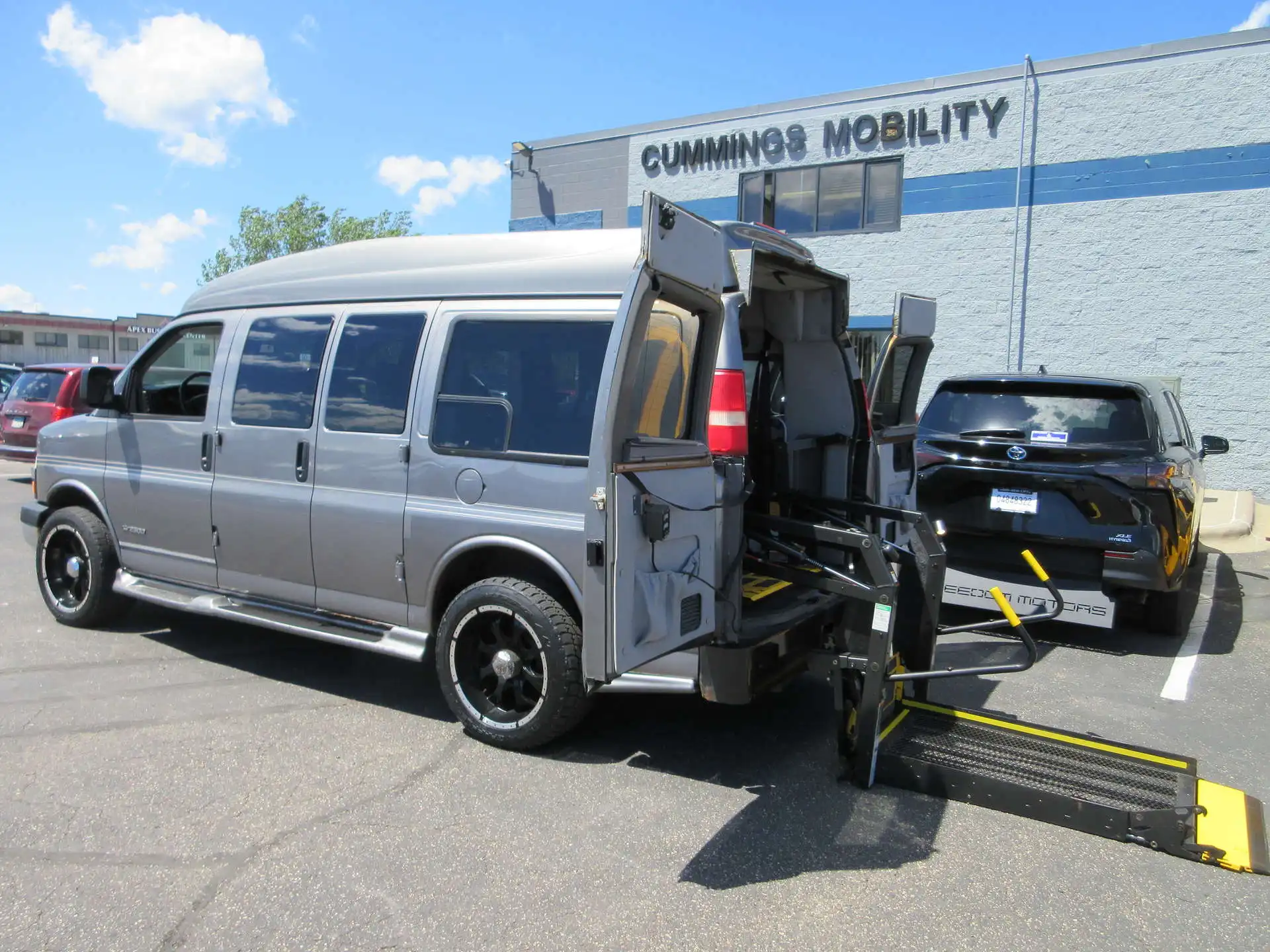 2006 Chevrolet Express 2500 Work Van HD's photo