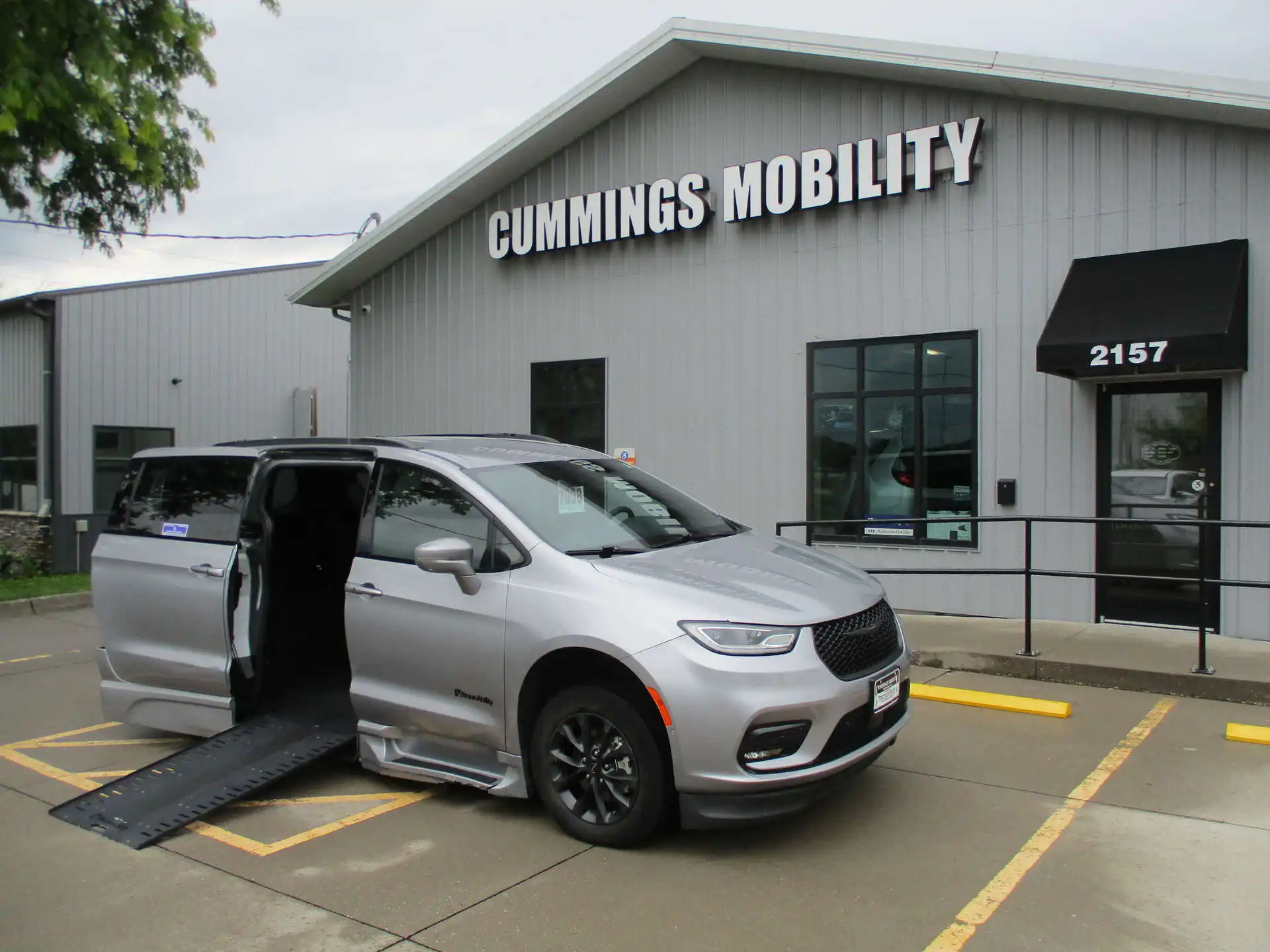 2021 Chrysler Pacifica Touring L's photo