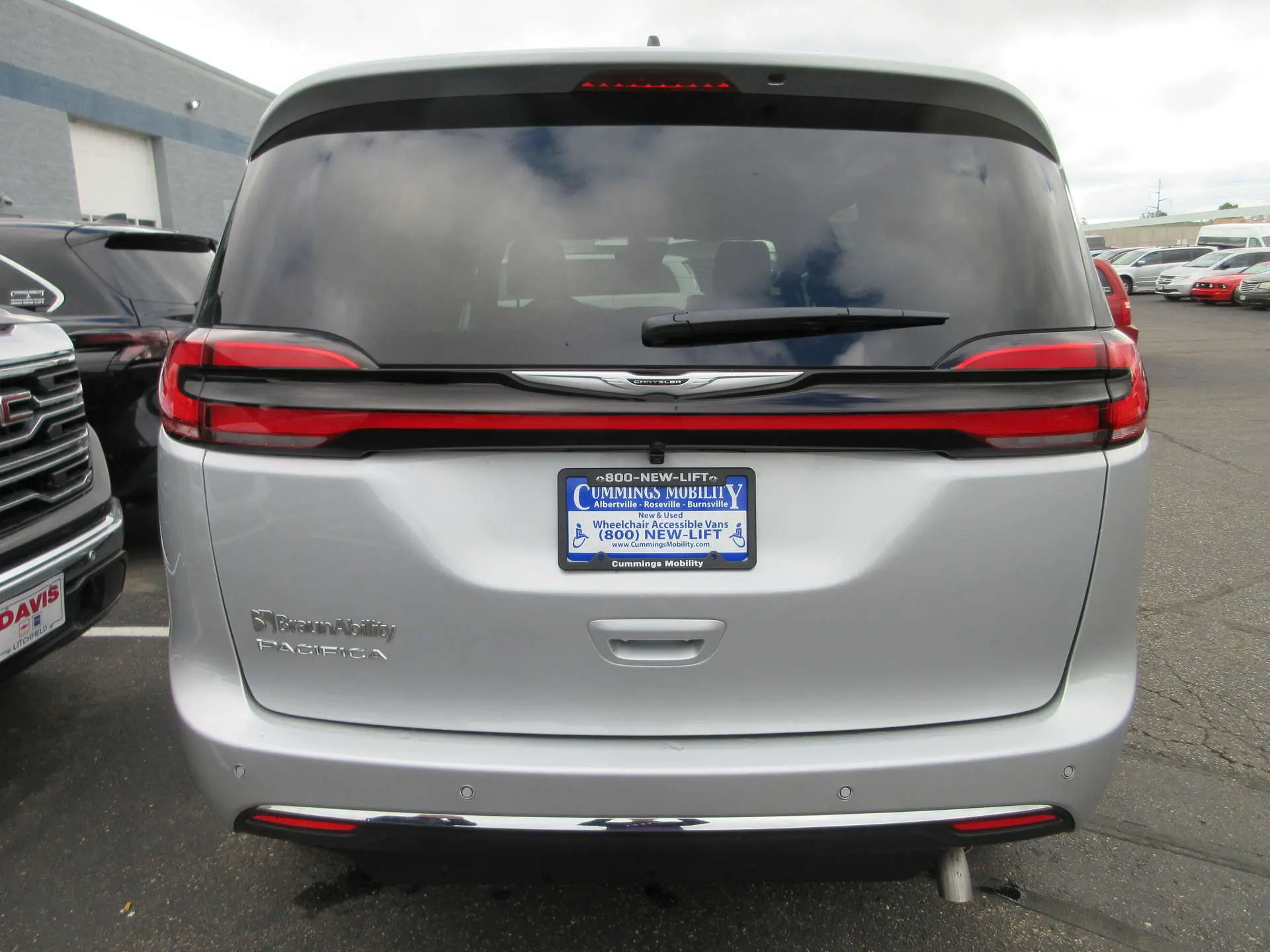 2026 Chrysler Pacifica Select photo 5