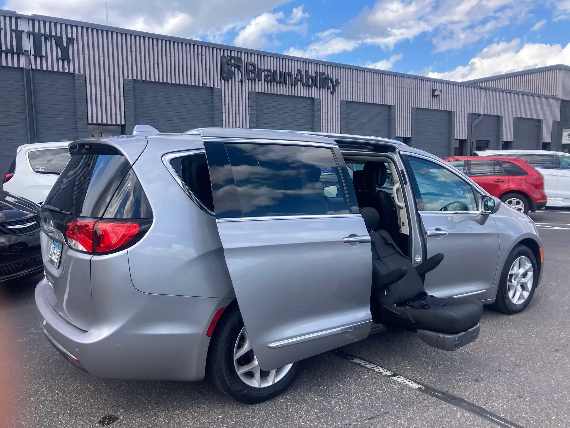 2017 Chrysler Pacifica Touring L Plus photo 3