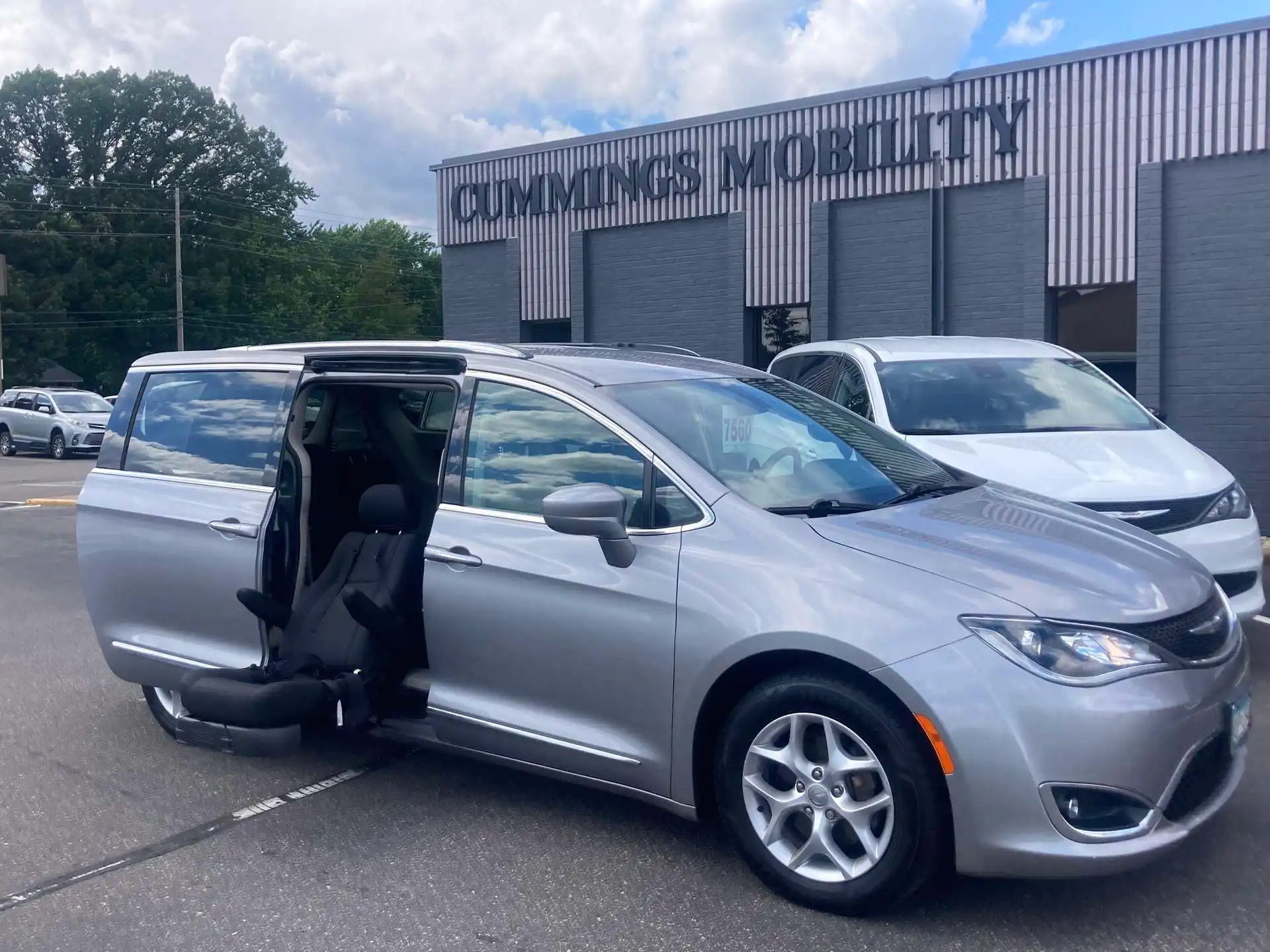 2017 Chrysler Pacifica Touring-L Plus's photo