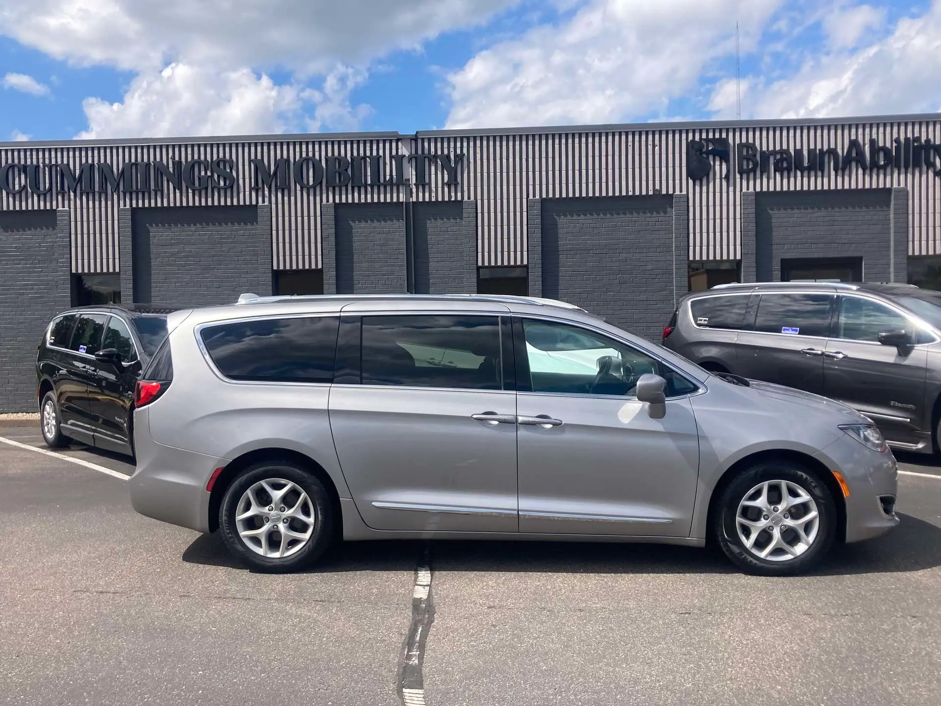 2017 Chrysler Pacifica Touring L Plus photo 5