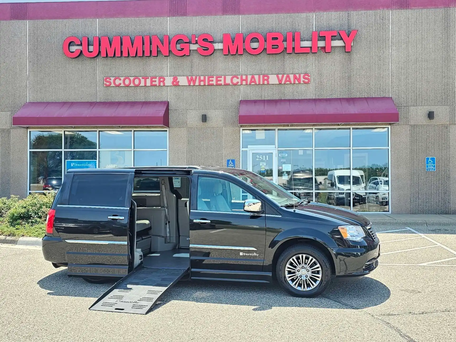 2013 Chrysler Town & Country Touring-L's photo