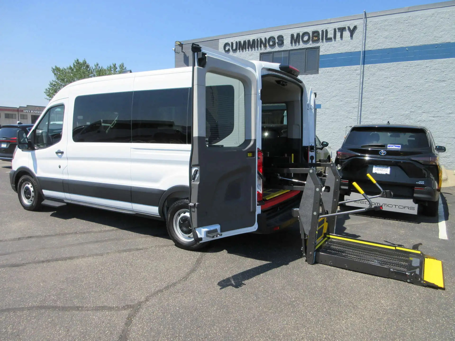 2026 Ford Transit 350 XL Med Roof Sliding Pass. 148's photo