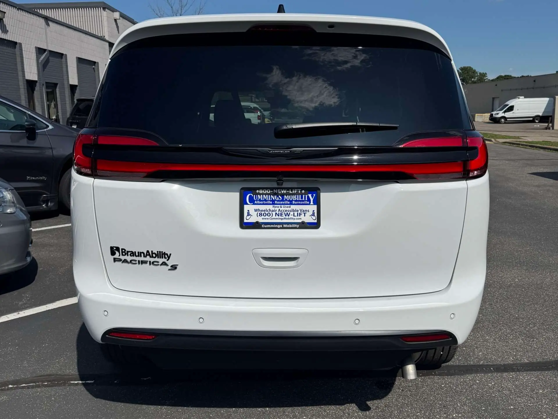 2026 Chrysler Pacifica Select photo 5