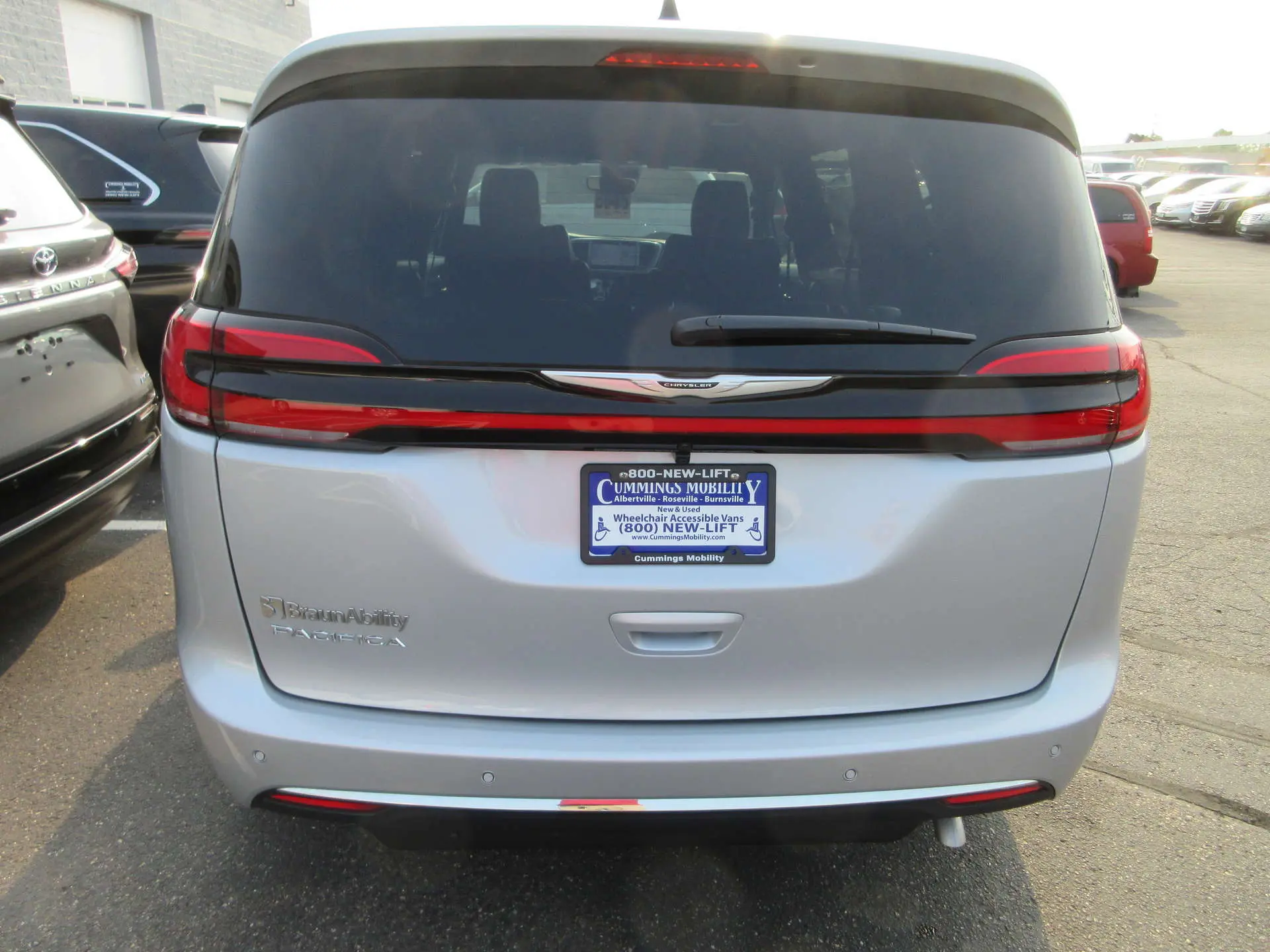 2026 Chrysler Pacifica Select photo 5