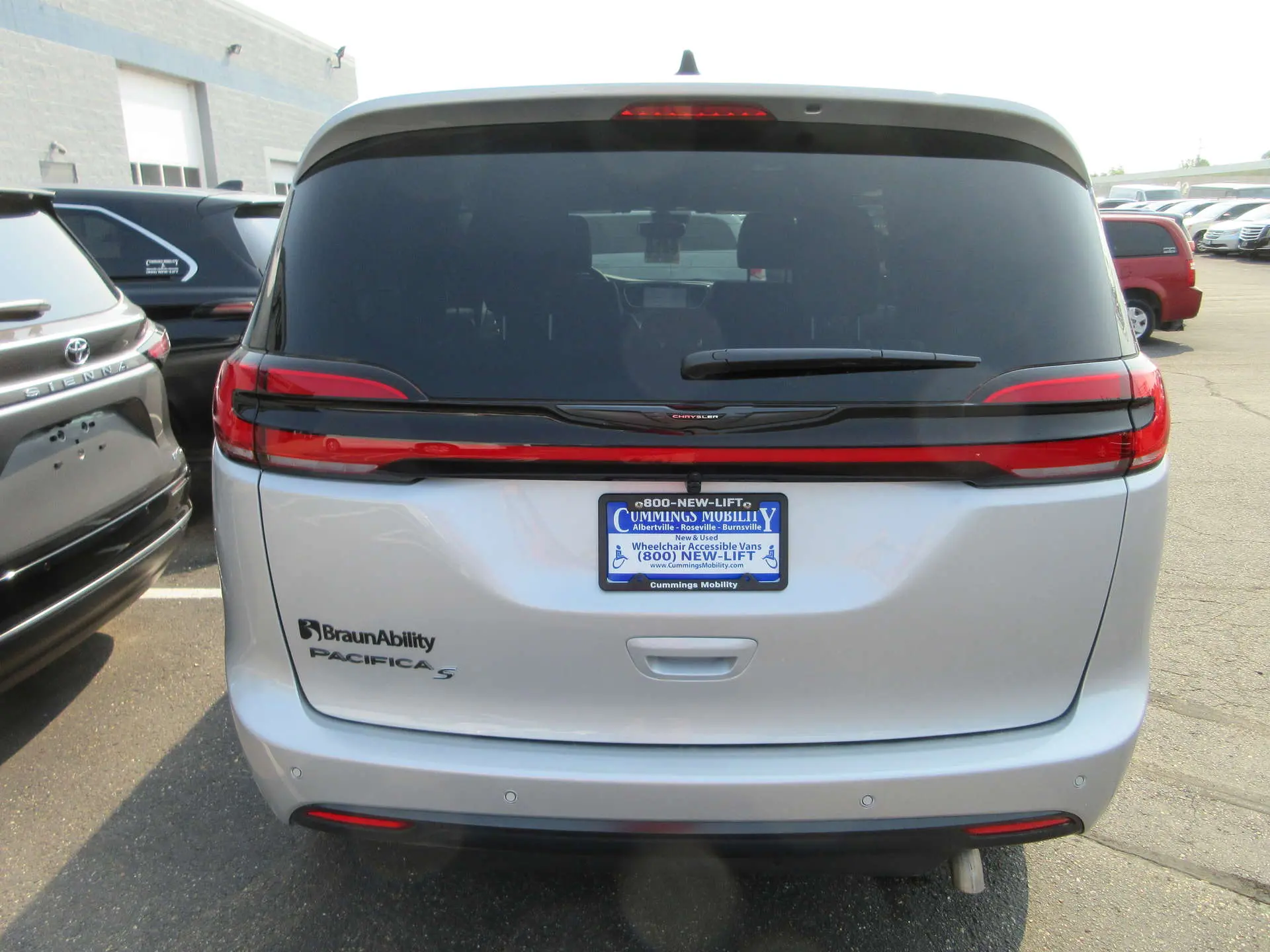 2026 Chrysler Pacifica Select photo 5
