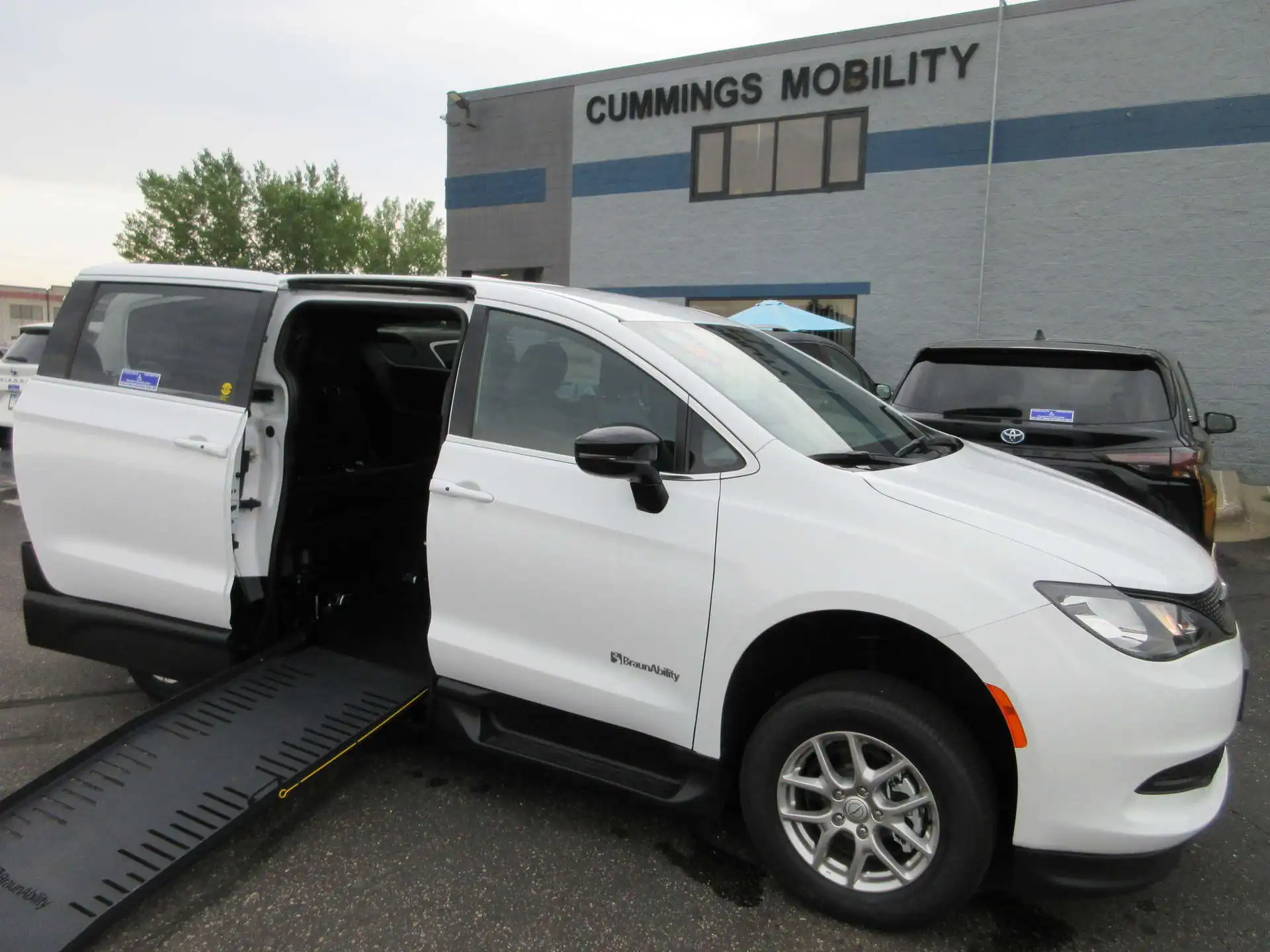 2025 Chrysler Voyager LX's photo