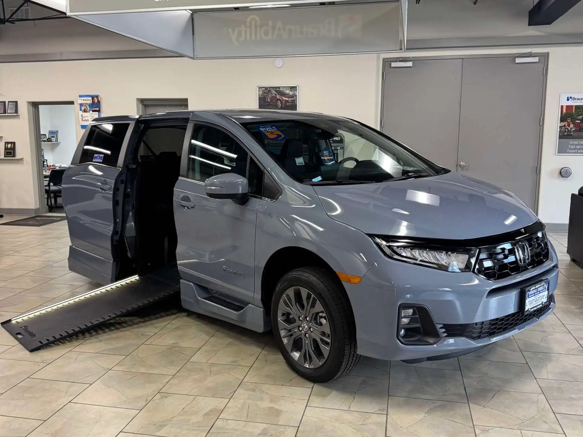 2026 Honda Odyssey Touring's photo