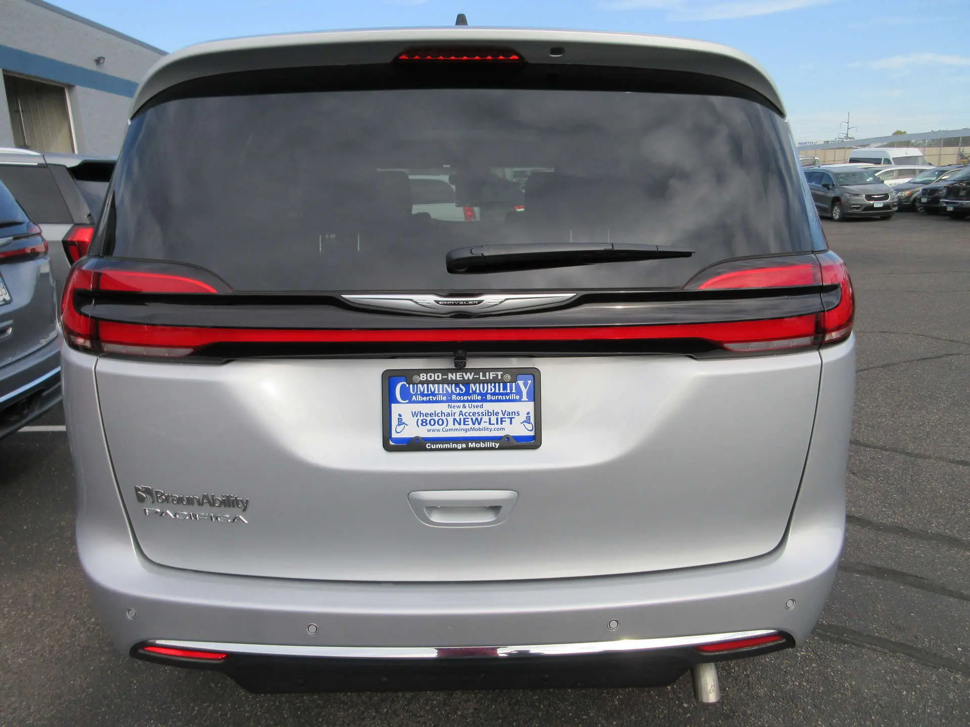 2026 Chrysler Pacifica Select photo 5