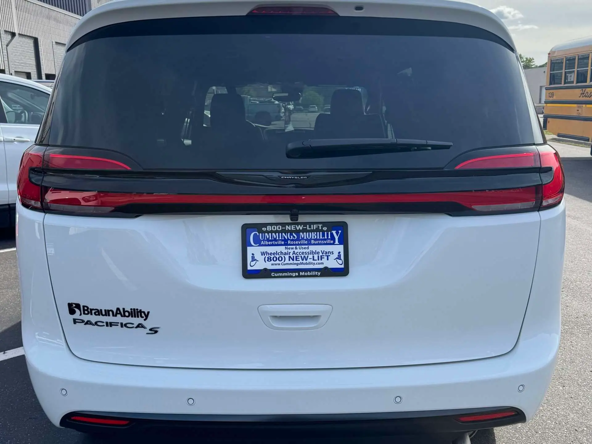 2026 Chrysler Pacifica Select photo 5