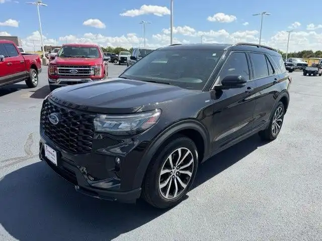 2026 Ford Explorer ST-Line 4WD's photo