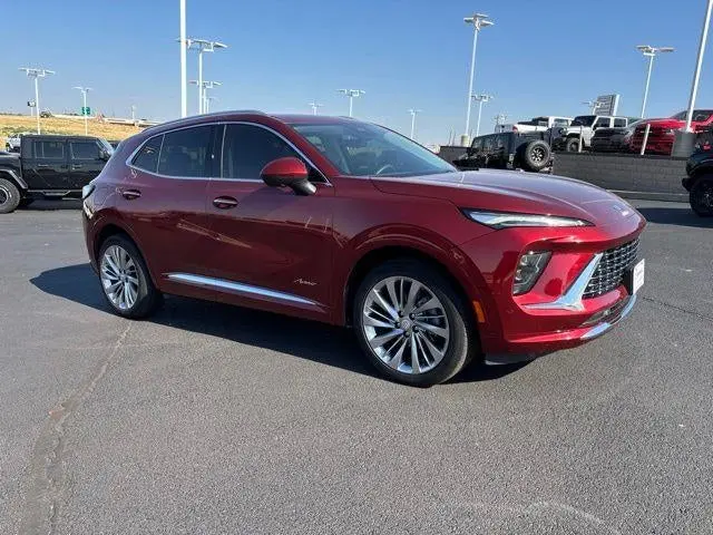2024 Buick Envision Avenir AWD photo 3