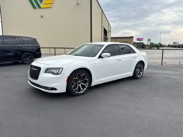 2017 Chrysler 300 S's photo