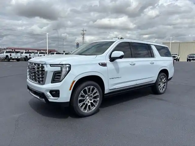 2026 GMC Yukon Denali AWD's photo