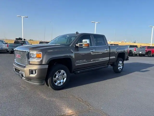 2015 GMC Sierra 4WD Crew Cab Short Box's photo