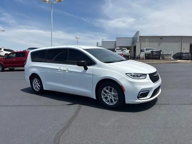 2025 Chrysler Pacifica Select photo 3